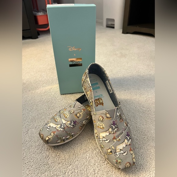 TOMS Disney Dopey slip on shoe - Picture 9 of 9